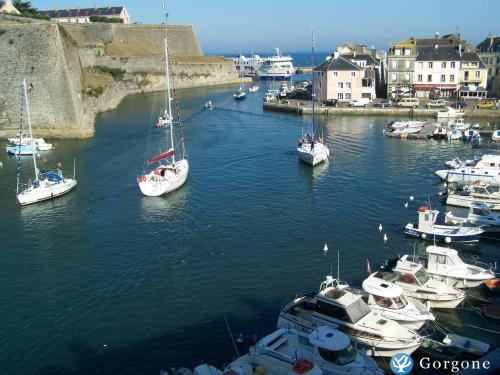 La vue depuis les 2 fentres de la cuisine